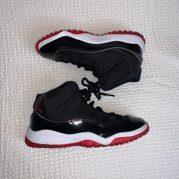 Shoes - Picture 3 of 7